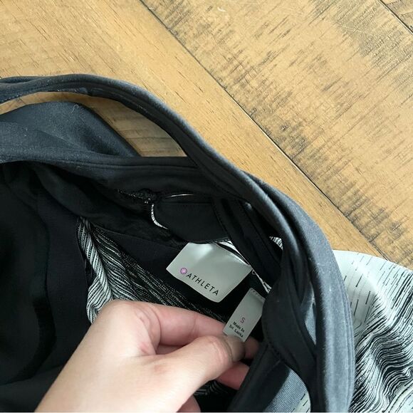 Athleta Criss Cross Back Tank Built-In Sports Bra Women's Heathered Black Size S - Picture 6 of 8